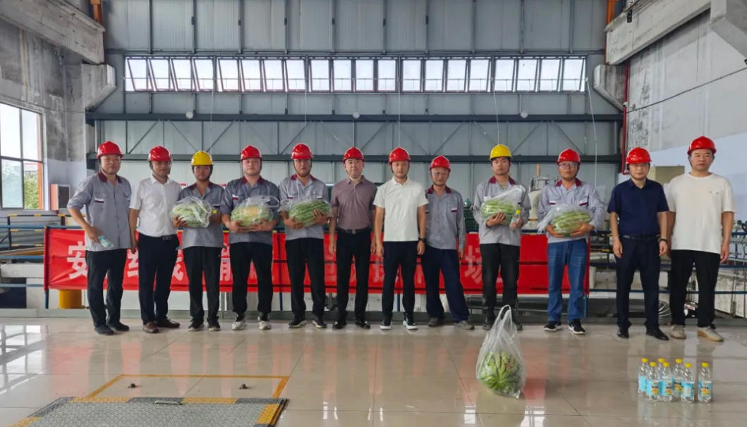 富春环保党委副书记、总经理周宇峰一行到山东中茂开展“夏季高温送清凉”慰问活动